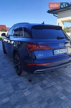Внедорожник / Кроссовер Audi Q5 2018 в 