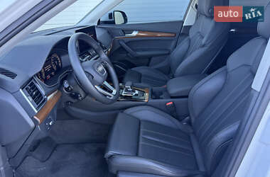 Внедорожник / Кроссовер Audi Q5 2024 в 