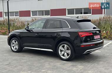 Позашляховик / Кросовер Audi Q5 2018 в 