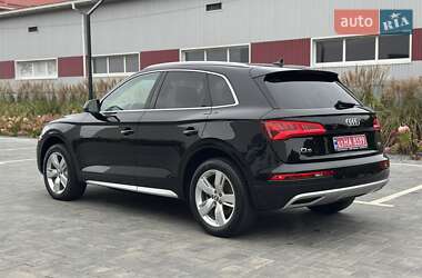 Позашляховик / Кросовер Audi Q5 2018 в 