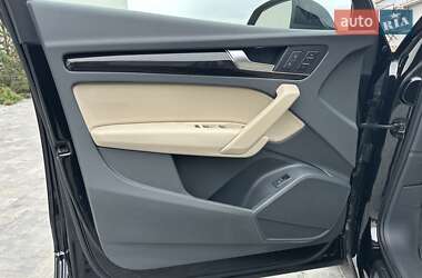 Позашляховик / Кросовер Audi Q5 2018 в 