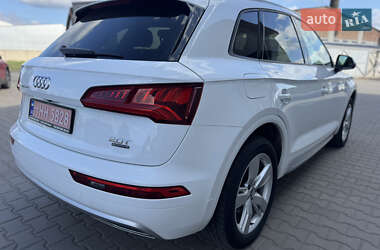 Внедорожник / Кроссовер Audi Q5 2018 в 