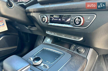 Внедорожник / Кроссовер Audi Q5 2018 в 