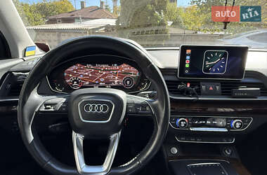 Внедорожник / Кроссовер Audi Q5 2017 в 