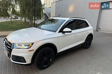 Внедорожник / Кроссовер Audi Q5 2018 в 