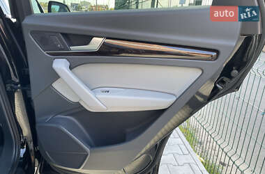 Позашляховик / Кросовер Audi Q5 2019 в 