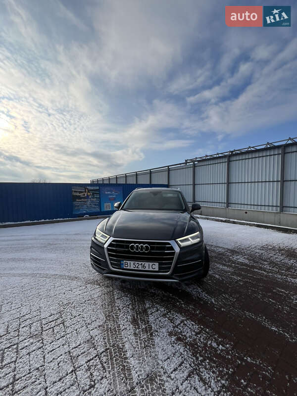 Внедорожник / Кроссовер Audi Q5 2018 в 