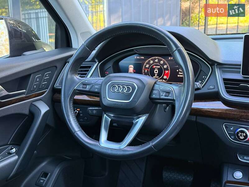 Внедорожник / Кроссовер Audi Q5 2017 в Хмельницком