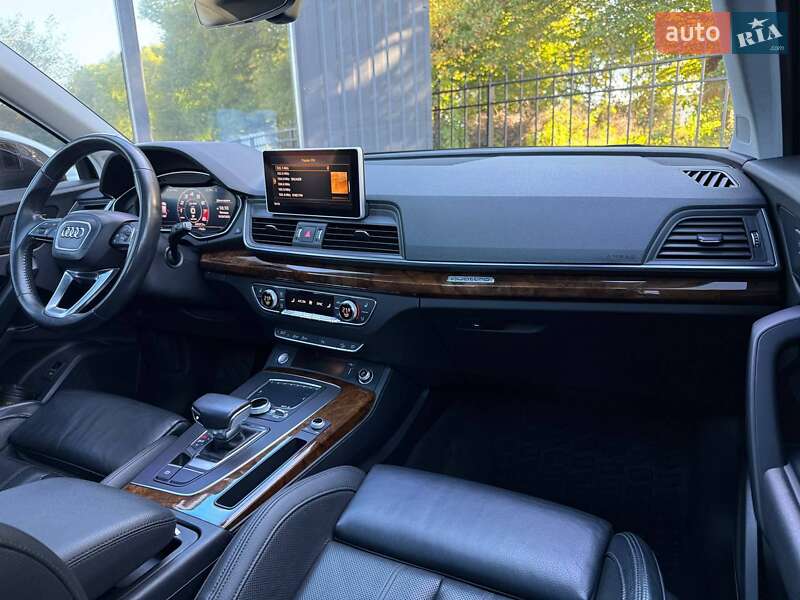 Внедорожник / Кроссовер Audi Q5 2017 в Хмельницком