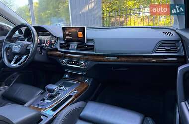 Внедорожник / Кроссовер Audi Q5 2017 в 