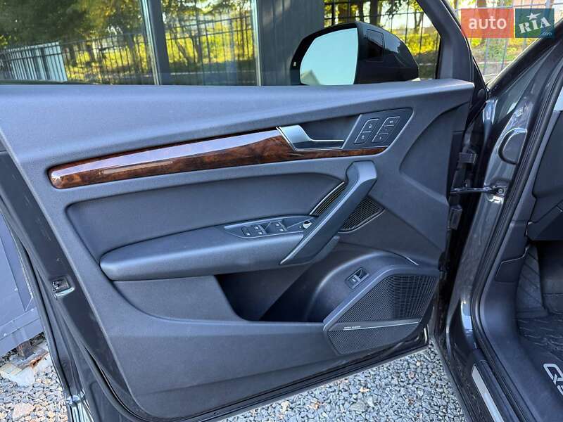 Внедорожник / Кроссовер Audi Q5 2017 в Хмельницком