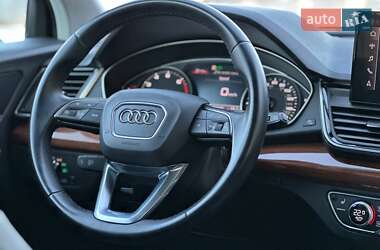 Внедорожник / Кроссовер Audi Q5 2021 в 