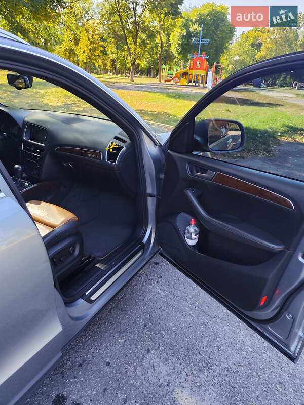 Внедорожник / Кроссовер Audi Q5 2011 в Гадяче