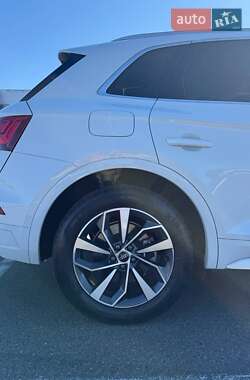 Позашляховик / Кросовер Audi Q5 2021 в 