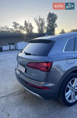 Внедорожник / Кроссовер Audi Q5 2018 в 