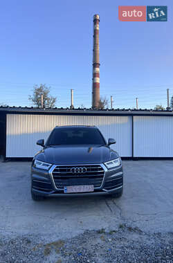 Внедорожник / Кроссовер Audi Q5 2018 в 