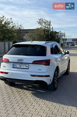 Внедорожник / Кроссовер Audi Q5 2021 в 