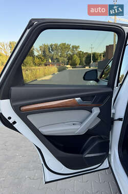 Внедорожник / Кроссовер Audi Q5 2021 в 