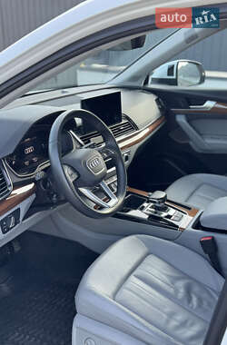 Внедорожник / Кроссовер Audi Q5 2021 в 