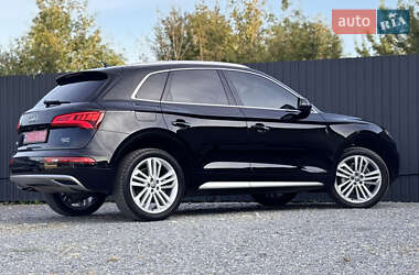 Внедорожник / Кроссовер Audi Q5 2017 в 