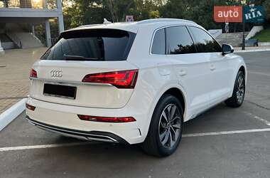 Позашляховик / Кросовер Audi Q5 2021 в 