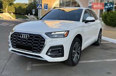 Позашляховик / Кросовер Audi Q5 2021 в 