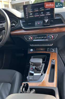 Позашляховик / Кросовер Audi Q5 2021 в 