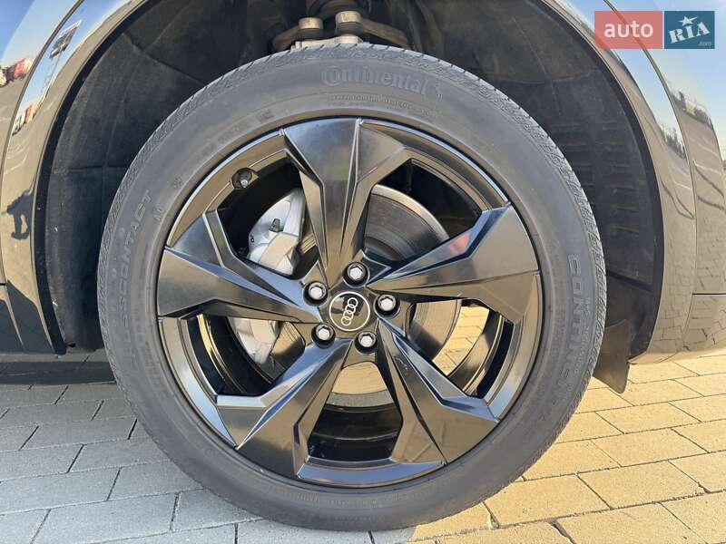 Внедорожник / Кроссовер Audi Q5 2022 в Одессе