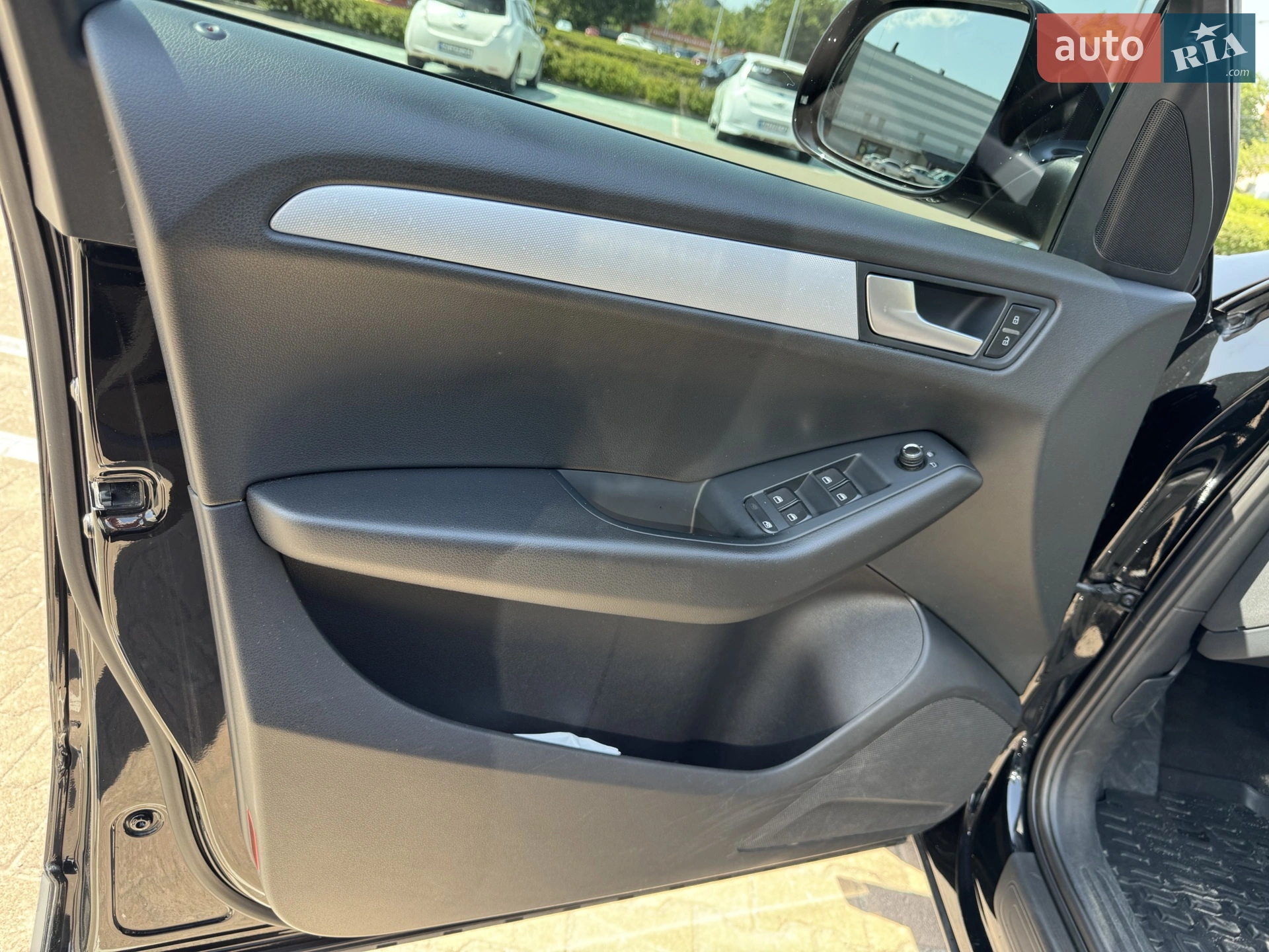 Audi Q5 2012 VIN WAUZZZ8R9CA066370 фото оголошення 6 з 21