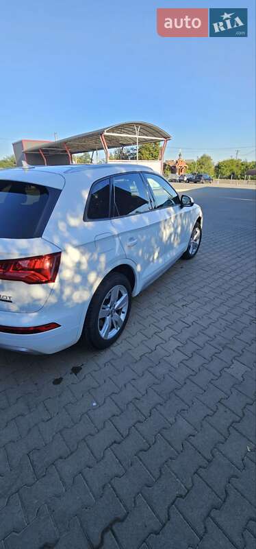 Внедорожник / Кроссовер Audi Q5 2017 в Черновцах