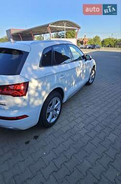 Внедорожник / Кроссовер Audi Q5 2017 в 