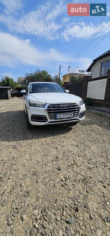 Внедорожник / Кроссовер Audi Q5 2017 в 