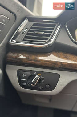 Внедорожник / Кроссовер Audi Q5 2022 в 