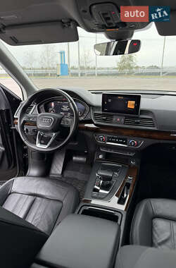 Внедорожник / Кроссовер Audi Q5 2017 в 