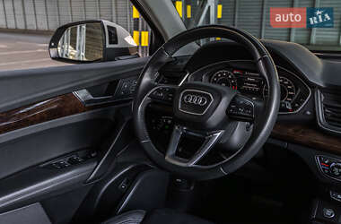 Позашляховик / Кросовер Audi Q5 2020 в 