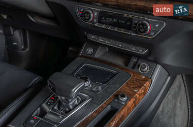 Позашляховик / Кросовер Audi Q5 2020 в 