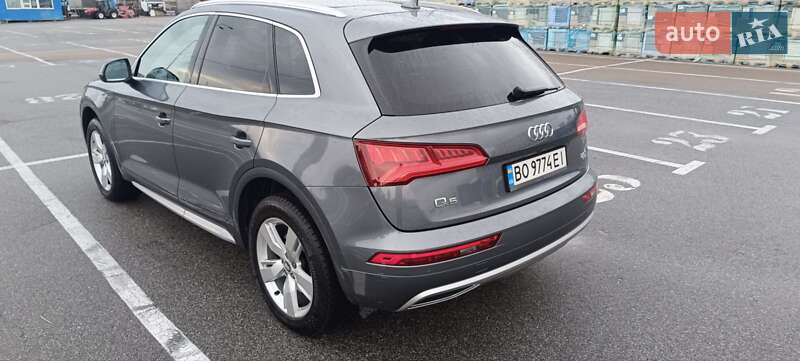 Позашляховик / Кросовер Audi Q5 2017 в Києві