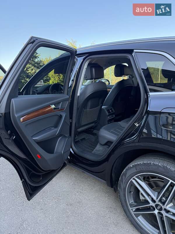 Позашляховик / Кросовер Audi Q5 2021 в Рівному