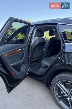 Позашляховик / Кросовер Audi Q5 2021 в 