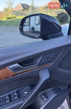 Позашляховик / Кросовер Audi Q5 2021 в 