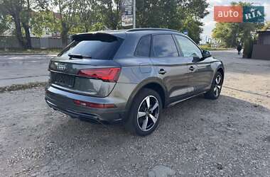 Позашляховик / Кросовер Audi Q5 2021 в 