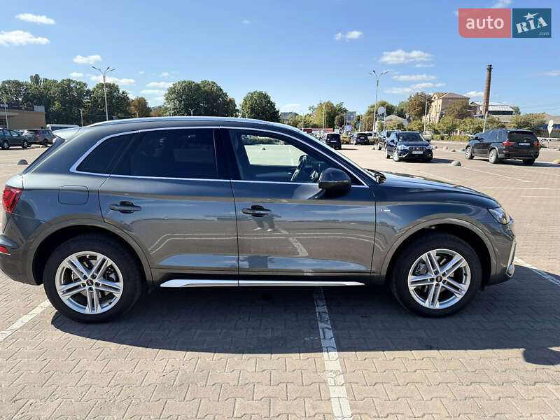 Позашляховик / Кросовер Audi Q5 2021 в Києві
