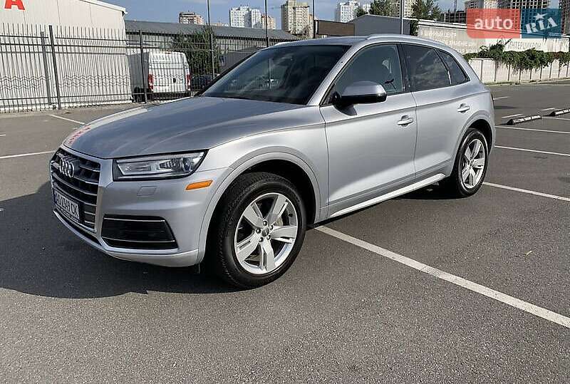 Внедорожник / Кроссовер Audi Q5 2018 в 