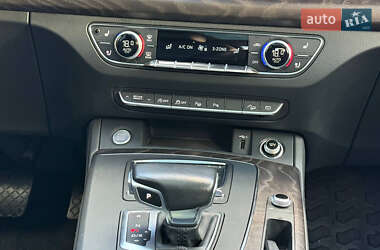 Позашляховик / Кросовер Audi Q5 2018 в 