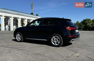 Внедорожник / Кроссовер Audi Q5 2017 в 