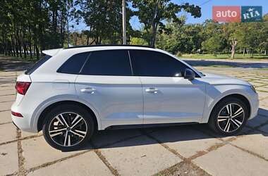 Позашляховик / Кросовер Audi Q5 2019 в 