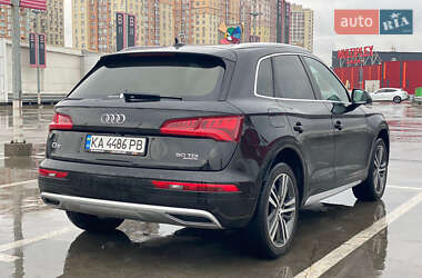 Позашляховик / Кросовер Audi Q5 2020 в 