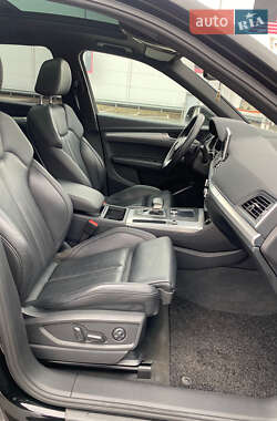 Позашляховик / Кросовер Audi Q5 2020 в 