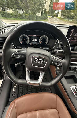 Внедорожник / Кроссовер Audi Q5 2021 в 