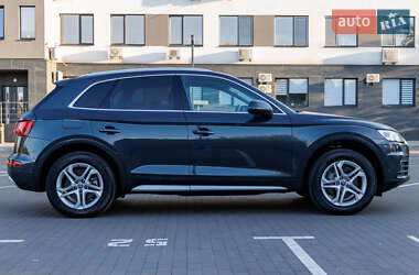 Внедорожник / Кроссовер Audi Q5 2017 в 
